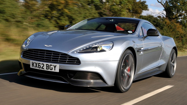 Обои картинки фото aston, martin, vanquish, автомобили, изящество, автомобиль, стиль, мощь, скорость