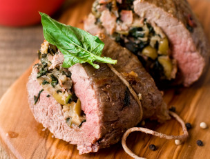 Картинка еда мясные блюда начинка рулет буженина