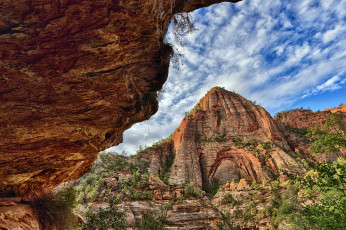 Картинка природа горы скалы растительность облака