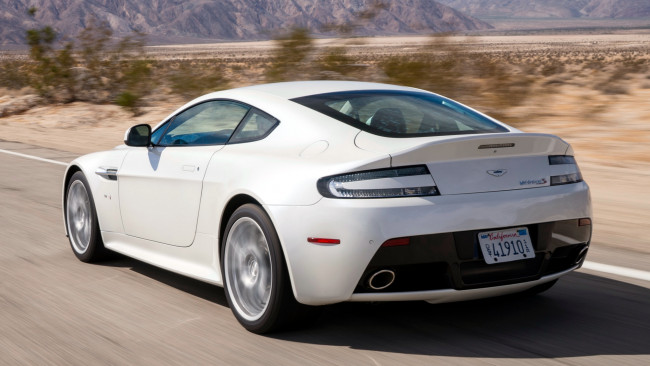 Обои картинки фото aston, martin, v12, vantage, автомобили, ltd, компания, частная, великобритания, элитные