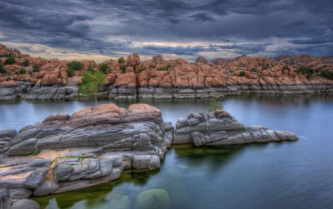 Обои картинки фото природа, побережье, море, тучи, камни, берег