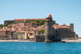 Картинка франция+коллиур города -+улицы +площади +набережные крепость дома набережная коллиур франция