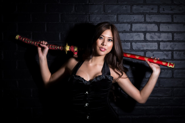 Обои картинки фото девушки, -unsort , девушки с оружием, меч, девушка