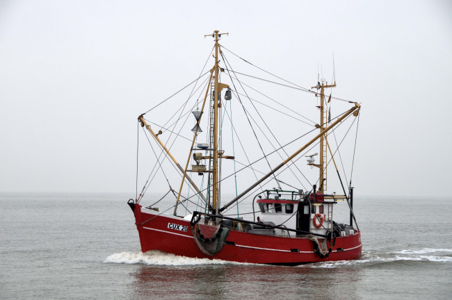 Обои картинки фото корабли, другое, рыболов