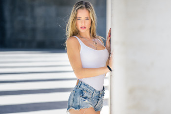 Картинка девушки -unsort+ блондинки песик