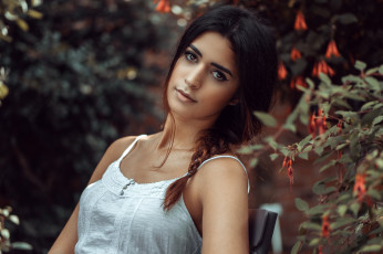 Картинка девушки -unsort+ брюнетки +шатенки песик