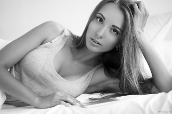 Картинка девушки -unsort+ Черно-белые+обои песик