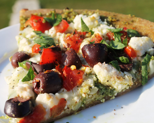 Обои картинки фото еда, пицца, маслины