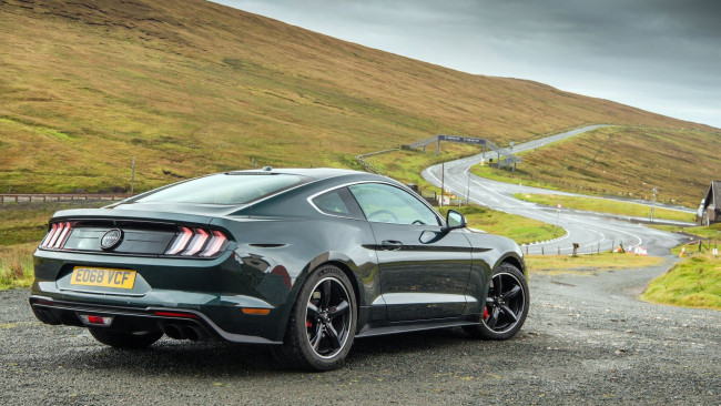 Обои картинки фото 2019 ford mustang bullitt, автомобили, mustang, 2019, ford, bullitt, вид, сзади, дорога, форд, мустанг