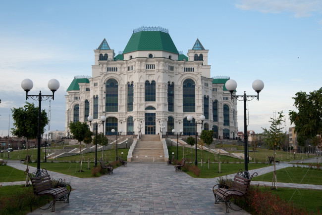 Обои картинки фото астрахань, города, - здания,  дома, город, здание, театр, россия