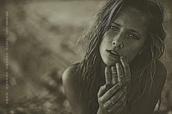 Картинка календари компьютерный+дизайн девушка взгляд украшение лицо кольцо руки женщина calendar 2019