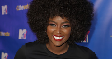 Картинка amara+la+negra музыка красотка чернокожая взгляд макияж поза причёска темнокожая девушка певица amara la negra