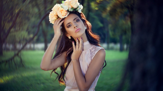 Обои картинки фото девушки, - рыжеволосые и разноцветные, венок