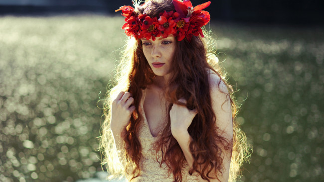 Обои картинки фото девушки, - рыжеволосые и разноцветные, венок