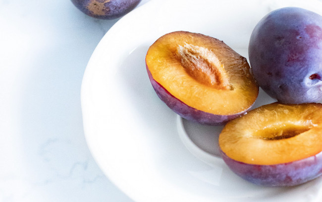 Обои картинки фото еда, персики,  сливы,  абрикосы, сливы