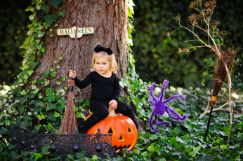 Картинка разное дети девочка тыква метла дерево плющ