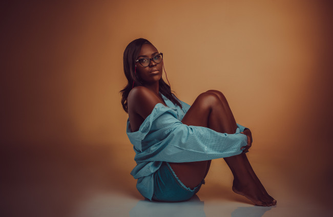 Обои картинки фото kwabena boakye, девушки, kwabena, boakye, мулатка, темнокожая, чернокожая, девушка, модель, брюнетка, красотка, поза, флирт, стройная, сексуальная, фигура