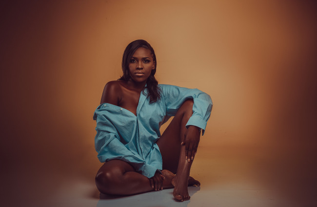 Обои картинки фото kwabena boakye, девушки, kwabena, boakye, мулатка, темнокожая, чернокожая, девушка, модель, брюнетка, красотка, поза, флирт, стройная, сексуальная, фигура