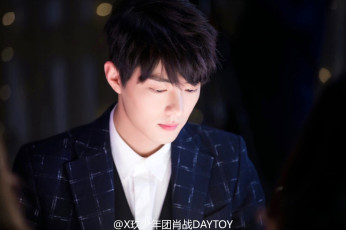 Картинка мужчины xiao+zhan лицо пиджак