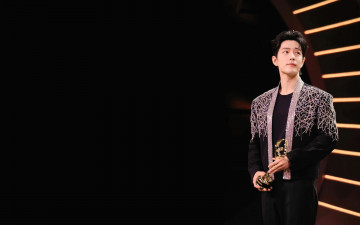 Картинка мужчины xiao+zhan актер сцена награда