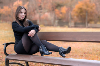 Картинка девушки -+брюнетки +шатенки шатенка платье колготки ботинки скамейка парк осень