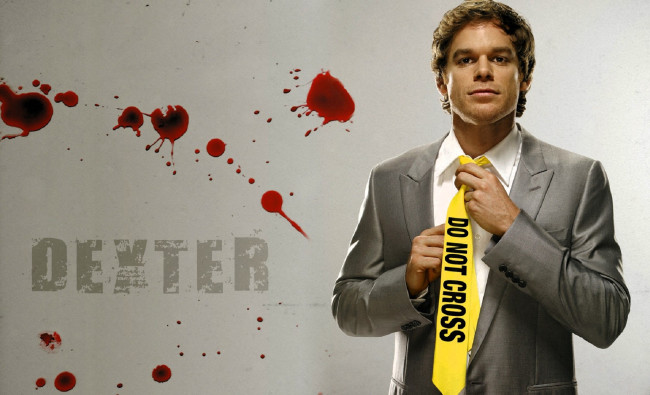 Обои картинки фото кино фильмы, dexter, декстер, маньяк, костюм, галстук, кровь