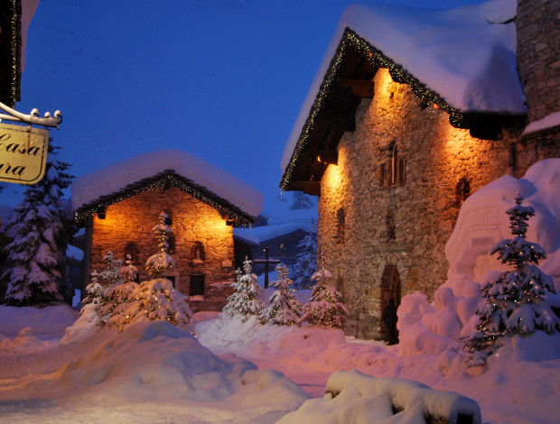 Обои картинки фото франция, города, улицы, площади, набережные, ели, снег, зима, дома