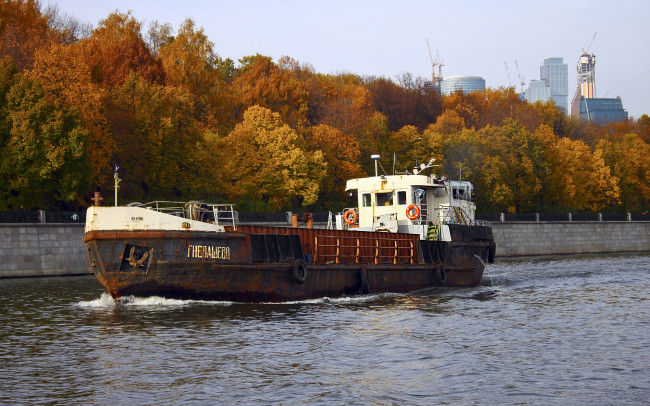 Обои картинки фото корабли, баржи, баржа, москва-река