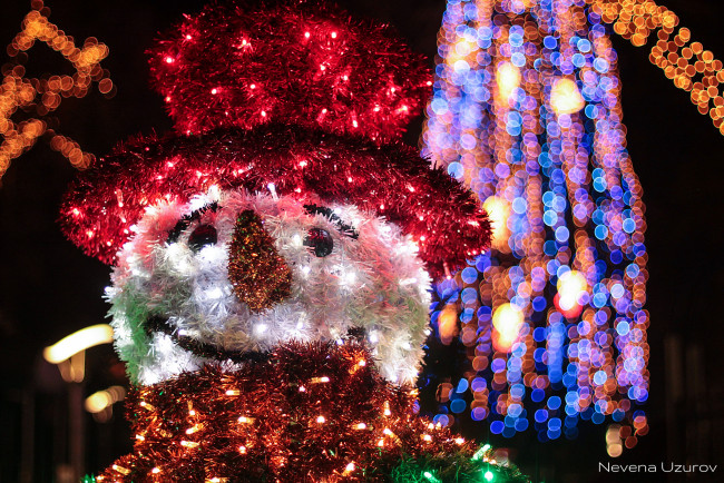 Обои картинки фото праздничные, снеговики, гирлянды, снеговик