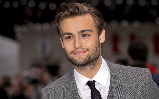 Обои картинки фото мужчины, douglas booth, усики, бородка