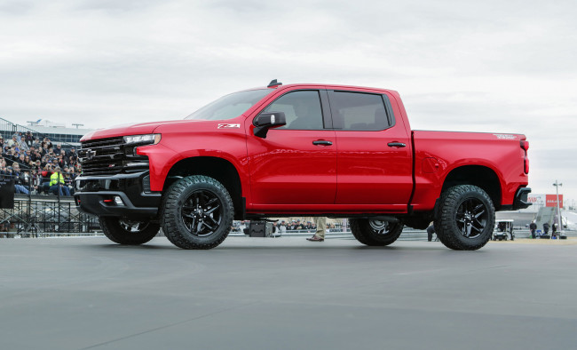 Обои картинки фото chevrolet silverado 2019, автомобили, выставки и уличные фото, chevrolet, silverado, 2019, красный, внедорожник
