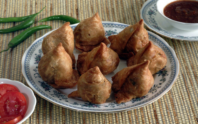 Обои картинки фото еда, хлеб,  выпечка, самса, перец, пирожки