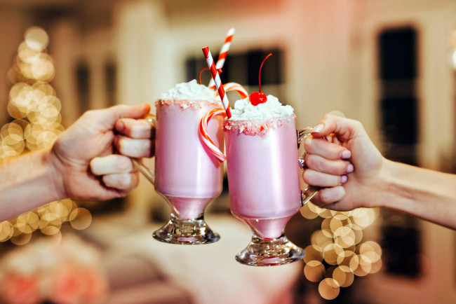 Обои картинки фото еда, напитки,  коктейль, вишенка, сливки