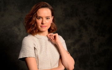 Картинка девушки daisy+ridley рыжеволосая