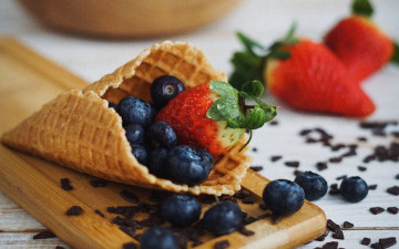 Картинка еда фрукты +ягоды клубника черника