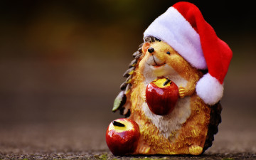 Картинка праздничные фигурки ёжик фигурка колпак