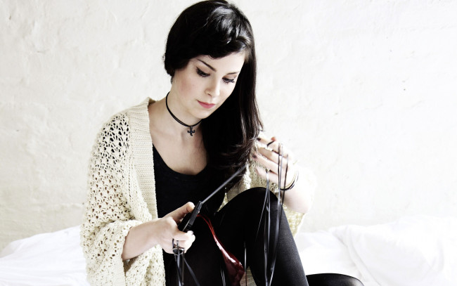 Обои картинки фото музыка, lena meyer-landrut, брюнетка, кофта, пленка