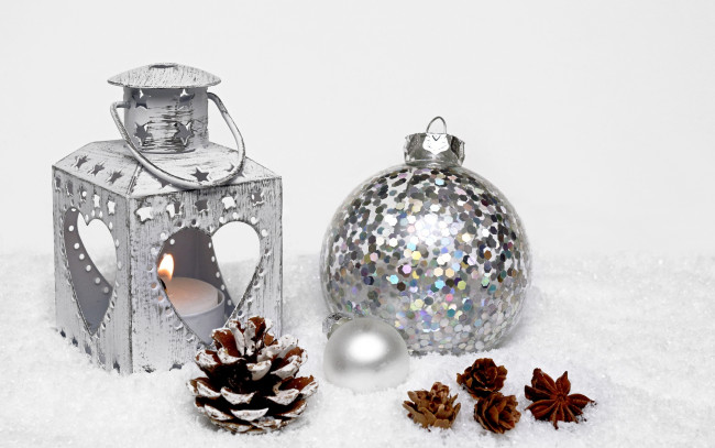 Обои картинки фото праздничные, украшения, фонарь, шишки, шар