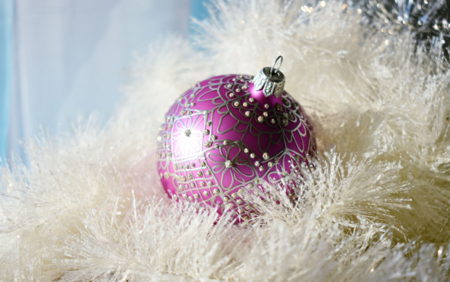 Обои картинки фото праздничные, украшения, шарик, мишура