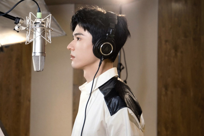 Обои картинки фото мужчины, gong jun | simon gong, актер, лицо, наушники, микрофон