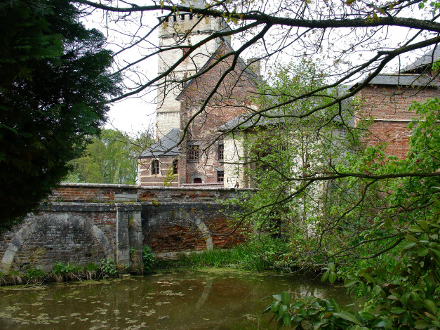 Обои картинки фото castle, van, horst, belgia, города, дворцы, замки, крепости, деревья, водоем, башни