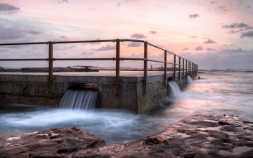 Картинка природа побережье океан камни мол волны