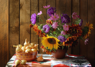 Картинка цветы букеты +композиции лук космея астры подсолнухи