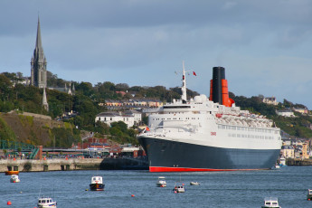 Картинка queen+elizabeth+2 корабли лайнеры queen elizabeth 2 cobh ireland ков ирландия порт причал лайнер