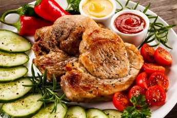 Картинка еда мясные+блюда мясо стейк огурцы помидоры томаты
