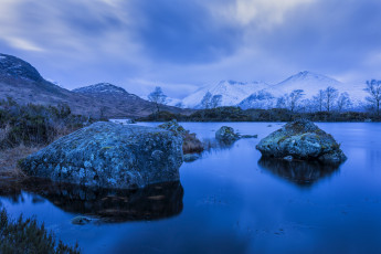 Картинка природа реки озера тучи небо деревья камни снег озеро горы