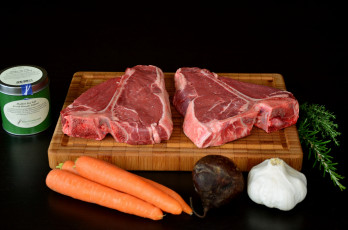 Картинка еда мясные+блюда доска мясо овощи