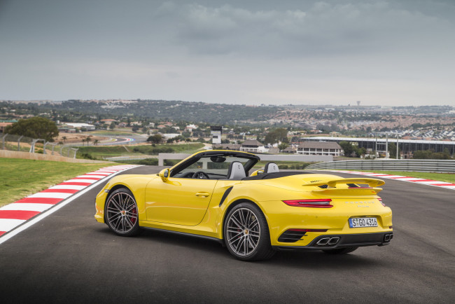 Обои картинки фото автомобили, porsche, желтый, 2016г, 991, cabriolet, turbo, 911