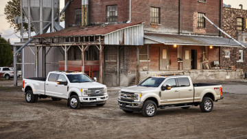 Картинка ford+f-450+super+duty+platinum+and+f-350+super+duty+king+ranch+crew+cab+2017 автомобили ford f-450 platinum f-350 super duty king ranch crew cab 2017