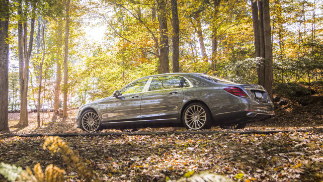 Обои картинки фото mercedes-maybach s-class s560 4matic 2018, автомобили, mercedes-benz, mercedes-maybach, 2018, 4matic, s560, s-class